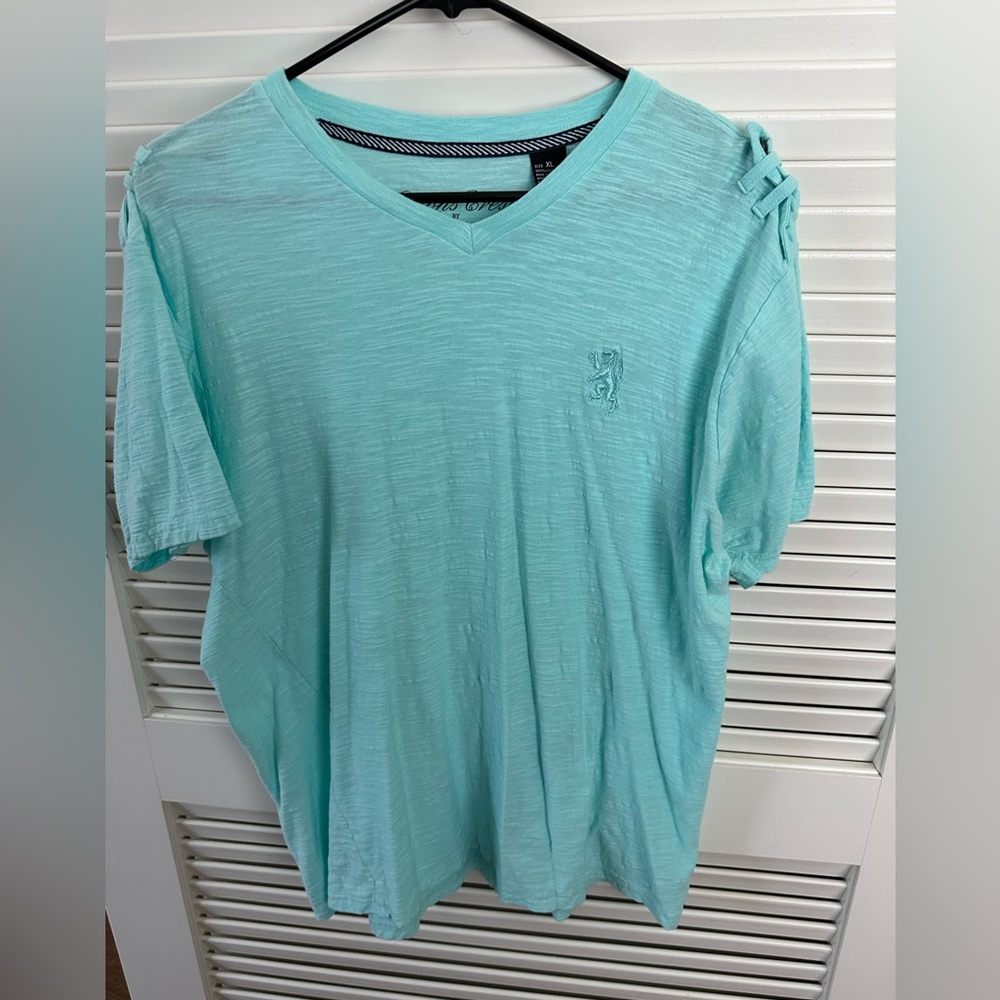 English Laundry lions crest short sleeve light blue shirt